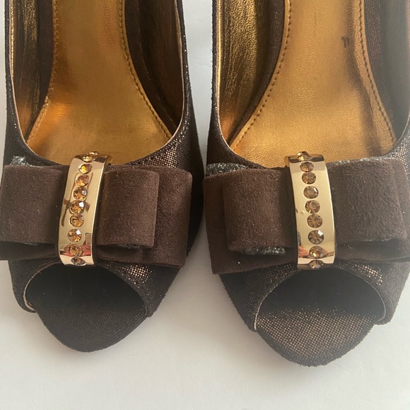 Nina NY women’s heels Size 9 Brown metallic fabric Bow/Gold w brown gems - Picture 2 of 11